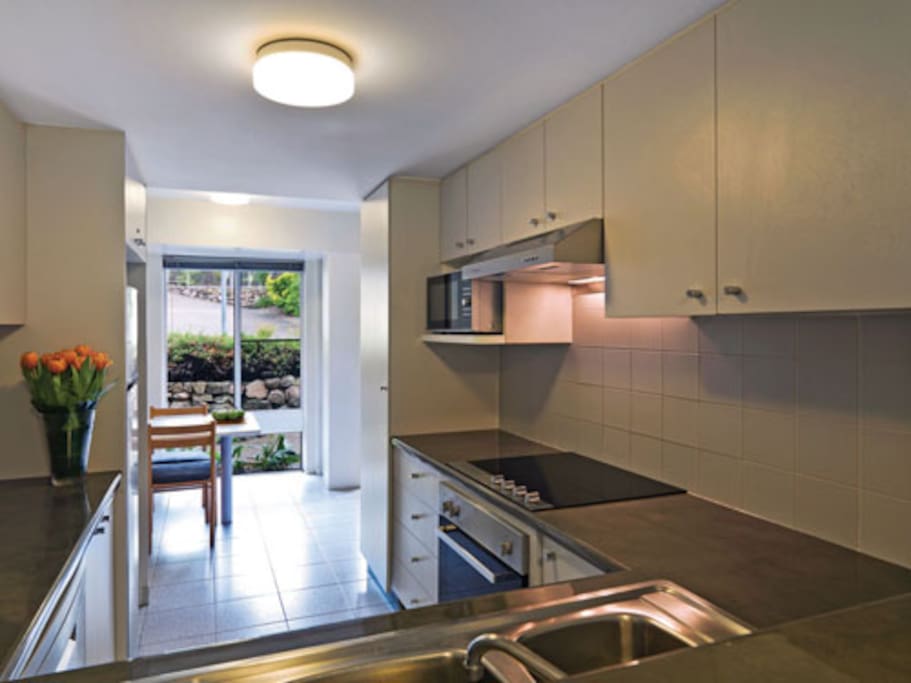 Apartment comes with full kitchen & laundry facilities