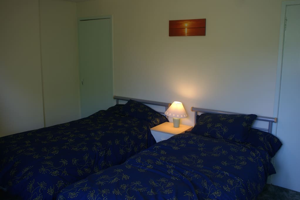 Double bedroom with 2 single beds