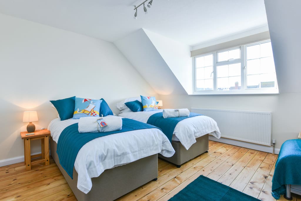 Hypnos Zip-linked single beds in Bed 1