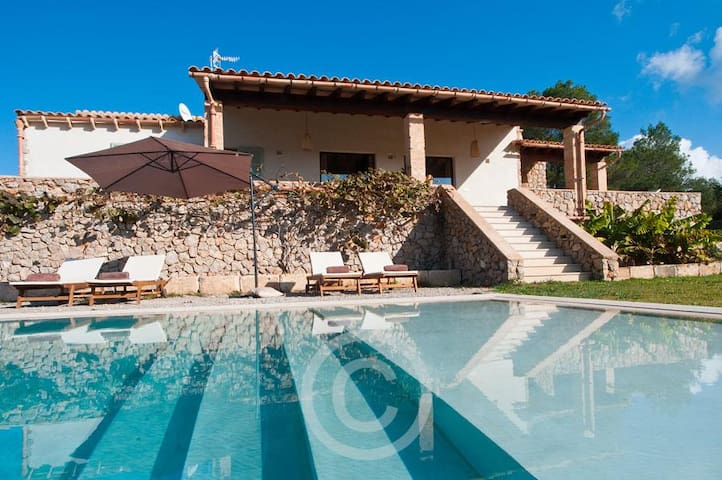 Viola – New finca with pool