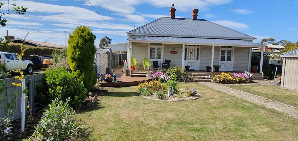 Windsor Cottage, Kingston Beach Tas