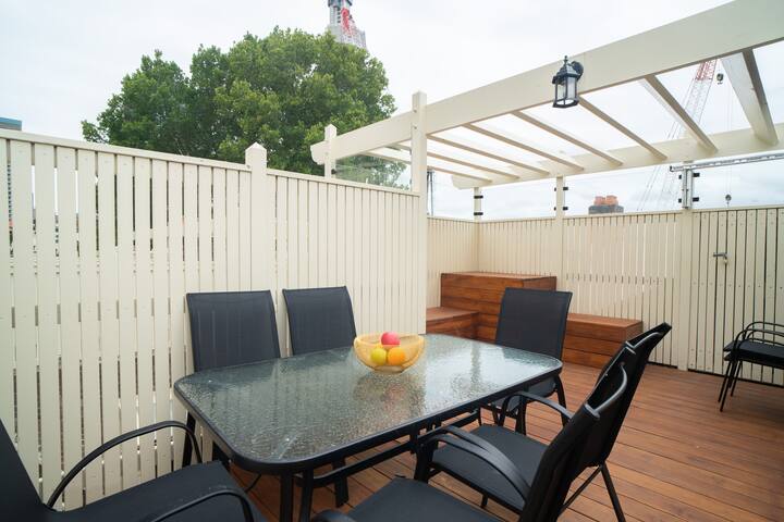 Water Views 6 Bedroom Home in Sydney The Rocks #78 gallery image 2