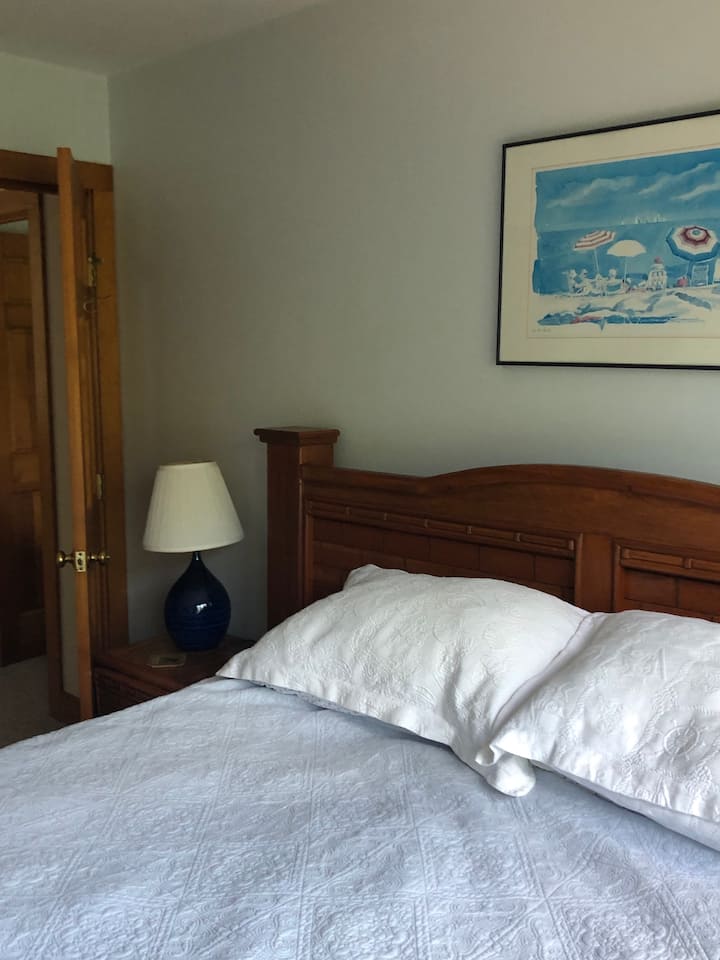 ห้องนอนตั้งอยู่ชั้นบน