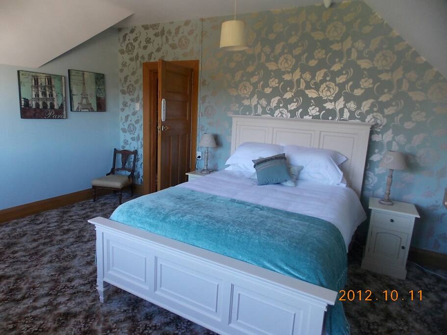queen bed in a very big room