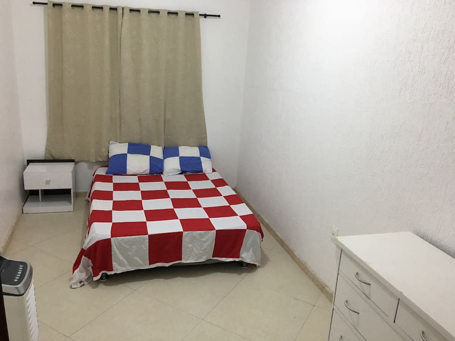 Quarto 2 com climatizador móvel