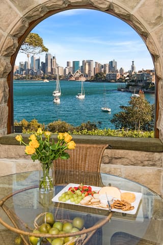 Sydney Harbourfront Apt-Opera House & Bridge Views