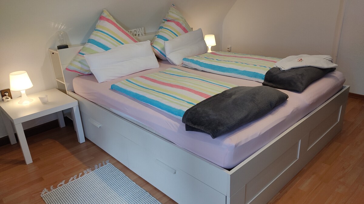 Dobrú noc v pohodlnej manželskej posteli 180 x 200