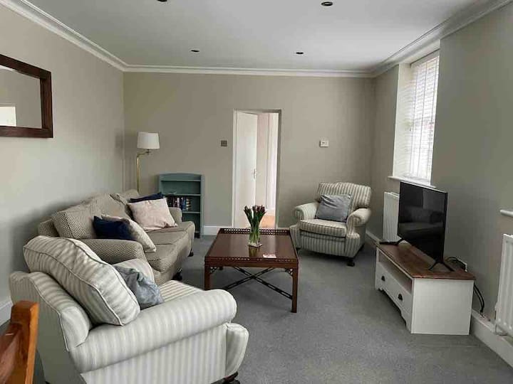 The Manor Cottage - Farnham
