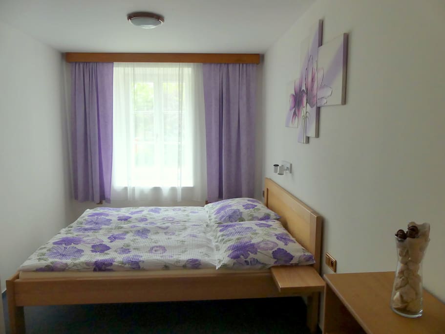 ložnice s dvojlůžkem