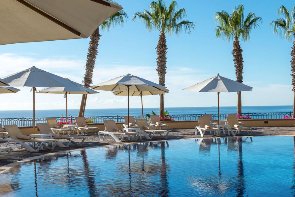 Hang out poolside