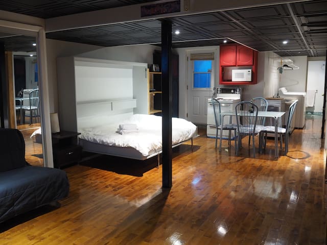Basement Loft in Plateau Mont-Royal