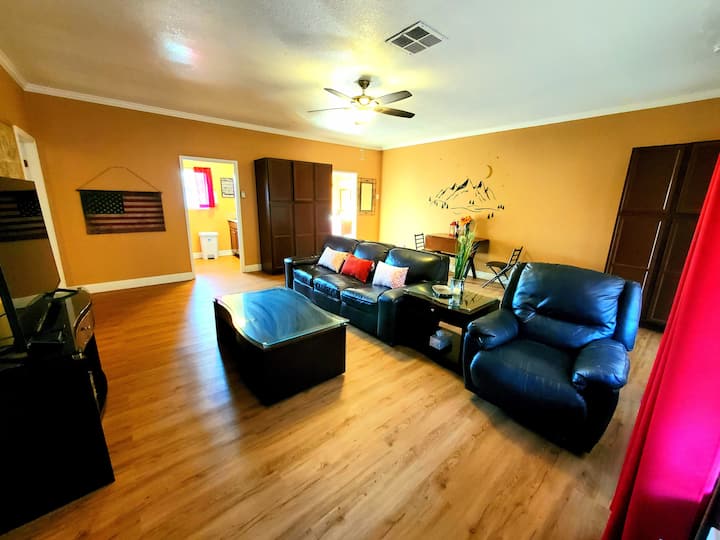 Yosemite Suite: Comfortable And Tranquil 1 Bedroom - Fresno, CA