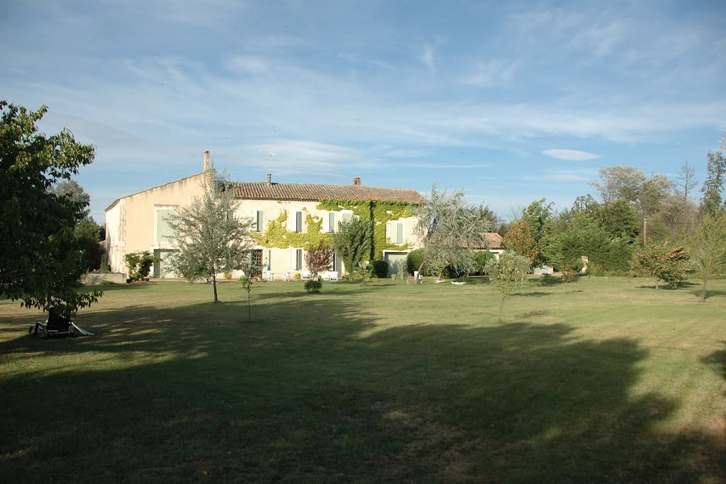 Grand jardin arboré au calme