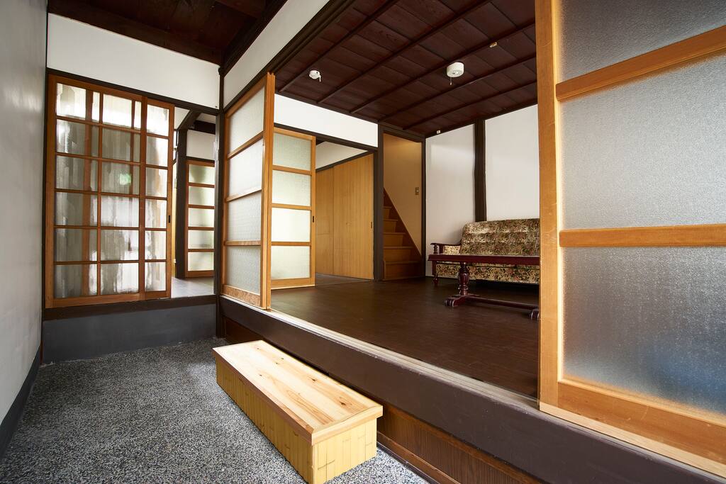 Spacious entrance