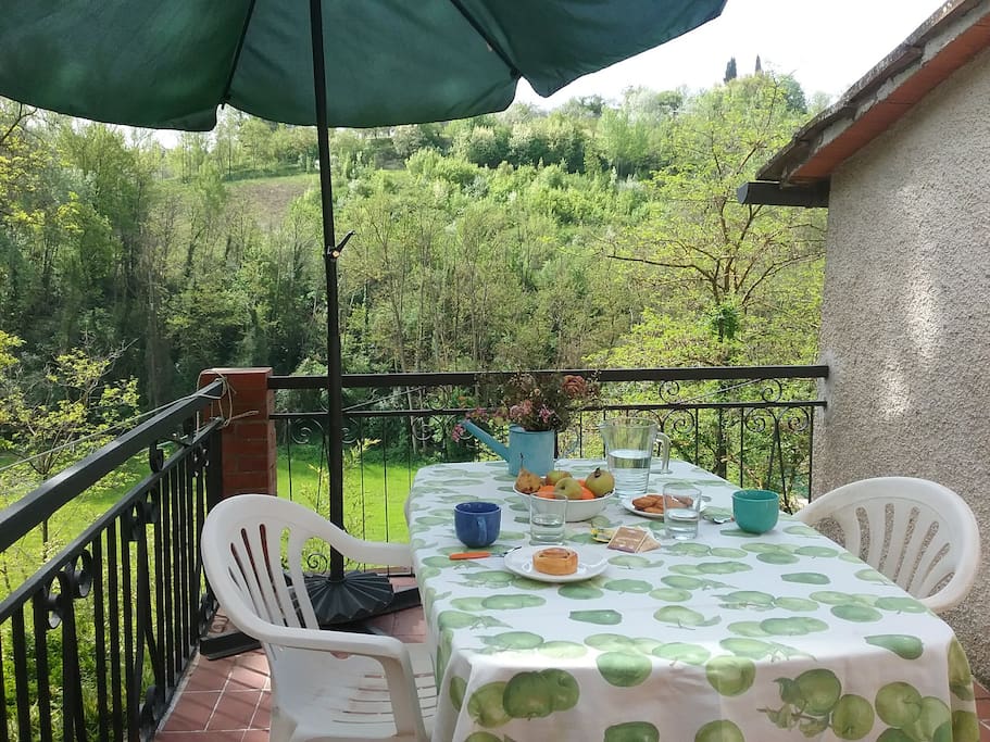 Si mangia all'aria aperta, con l'ombra o con il sole