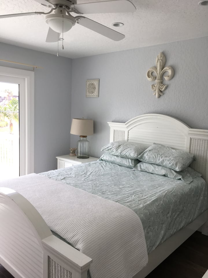 سرير ثانٍ في الطابق العلوي