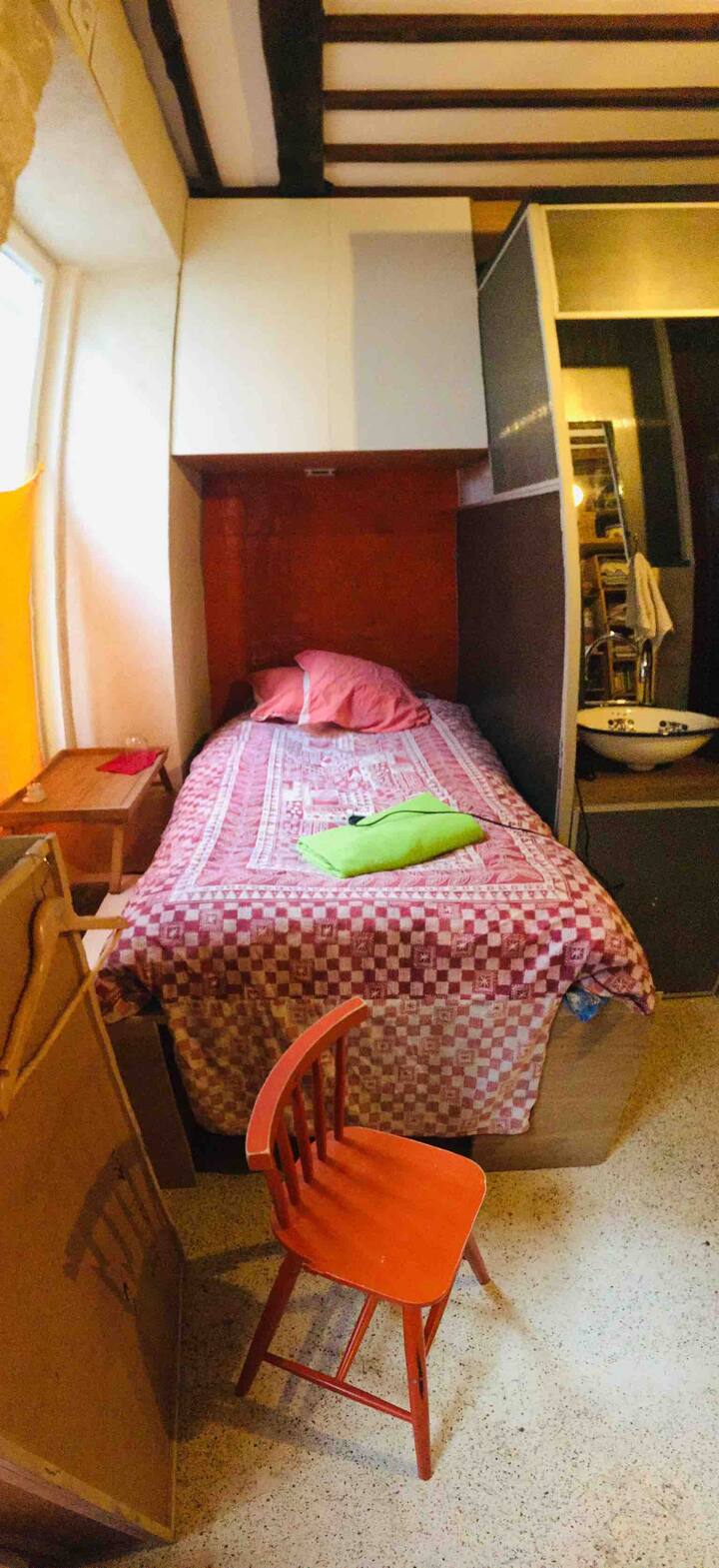 Nest 4 Females Travelers In A Cosy Hybridspace • - París