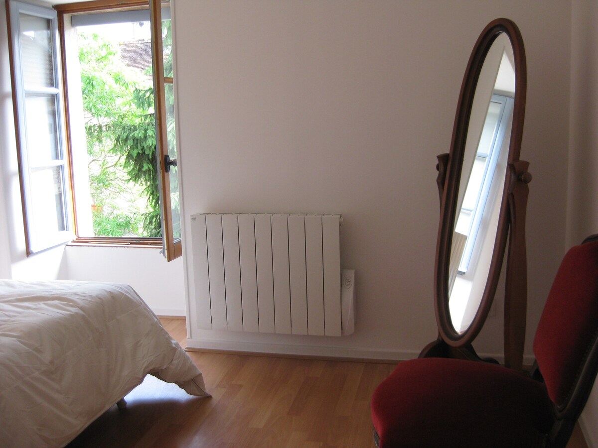 Прва дрвена колиба