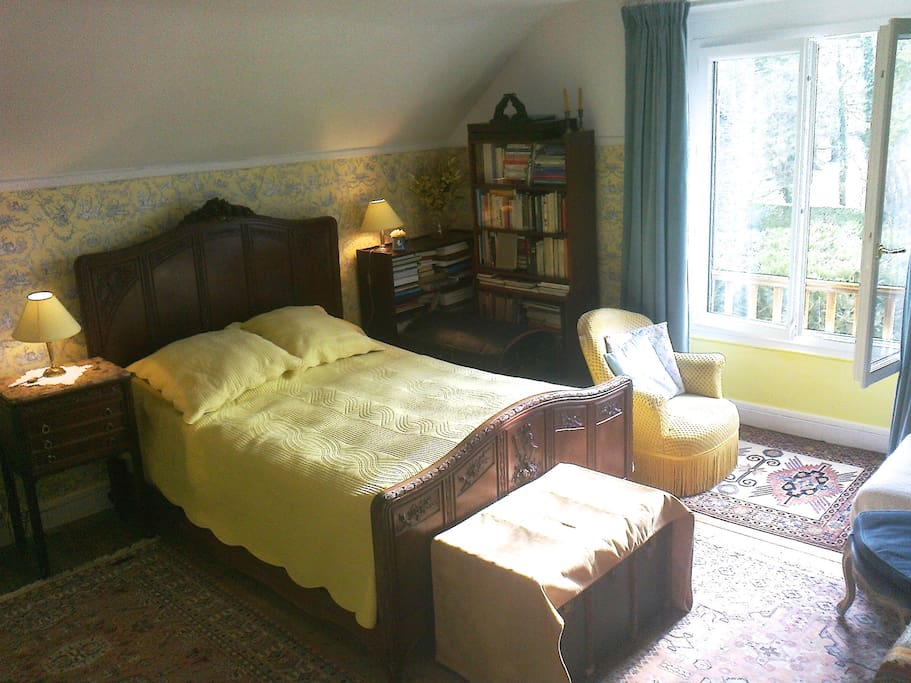 Comfortable double bed