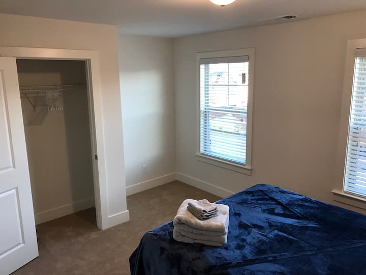 Dormitorio #1 en la parte delantera de la casa