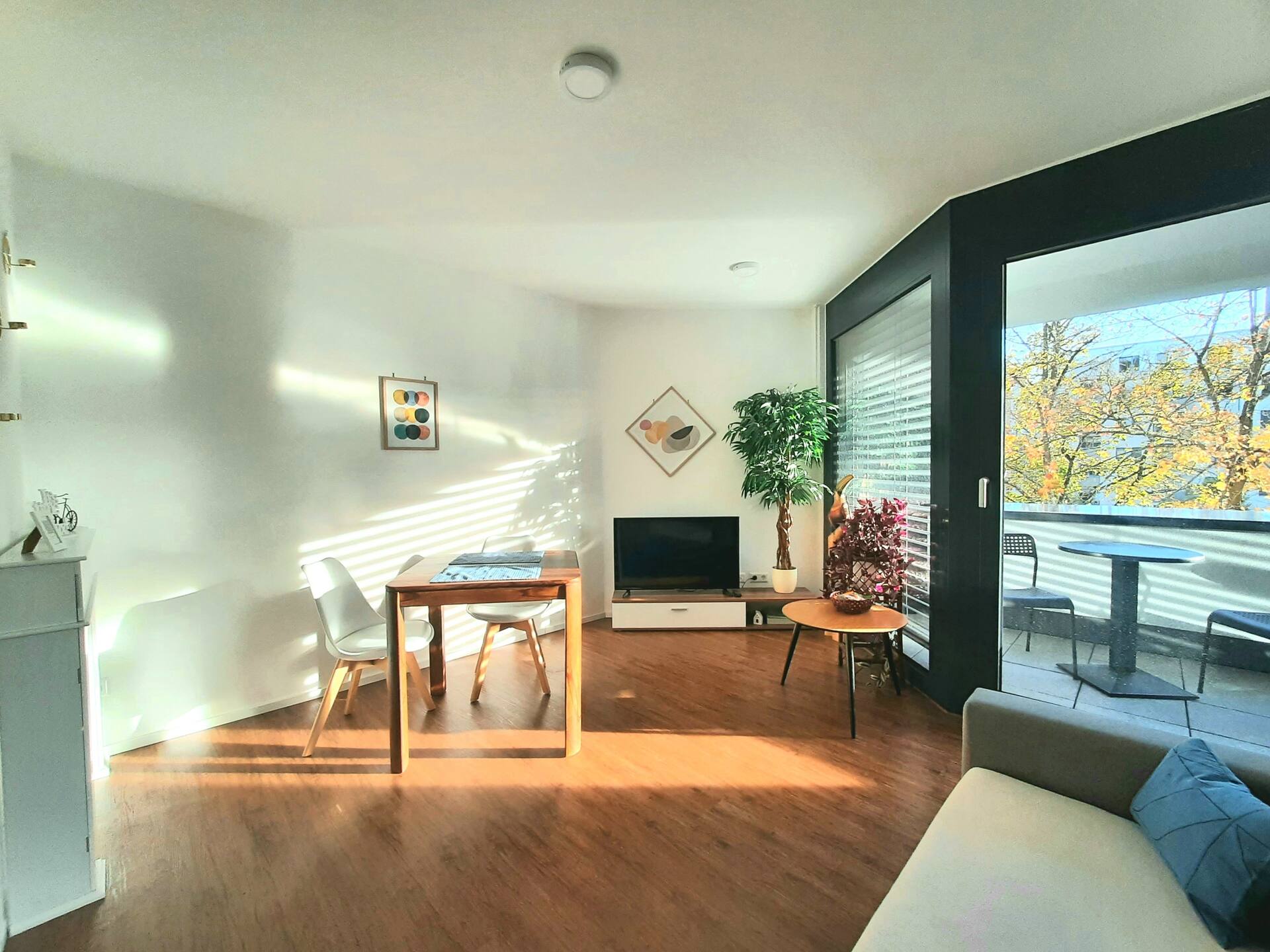 FreeⓅ✪ Walking on the Neckar: Old Town & main station✪ 30 m² new✪ building