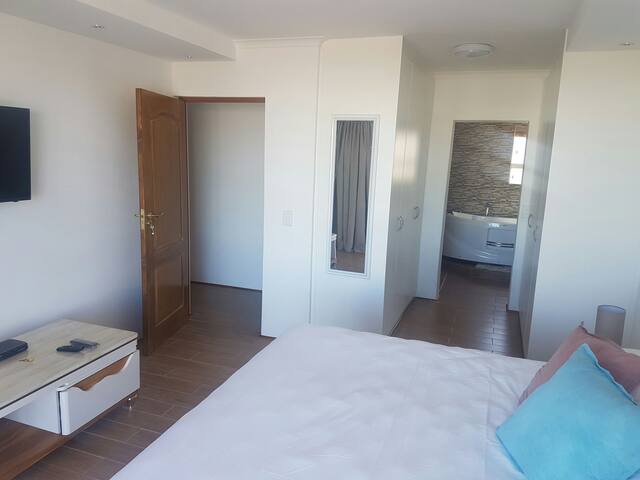 dolphin Ridge seaside holiday apartment gallery image 3