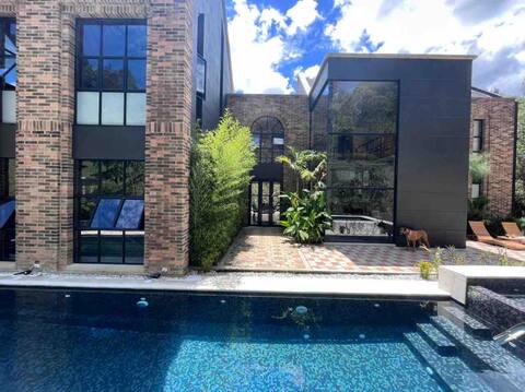Modern Villa + Jacuzzi and heated pool.