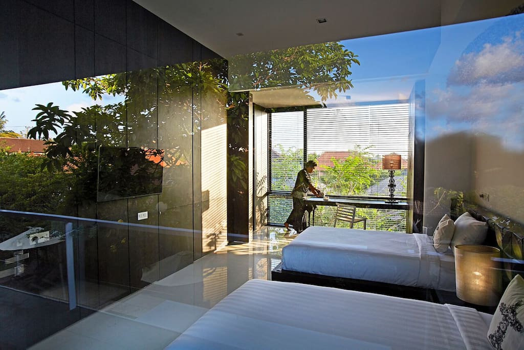 Z2 : Private ensuite Twin bedroom / Chambre lits séparées avec salle de douche