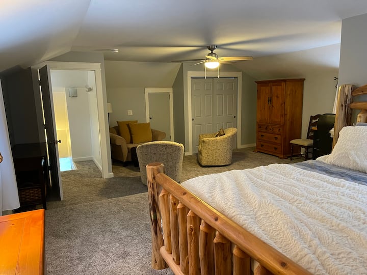 主要卧室休息区。 