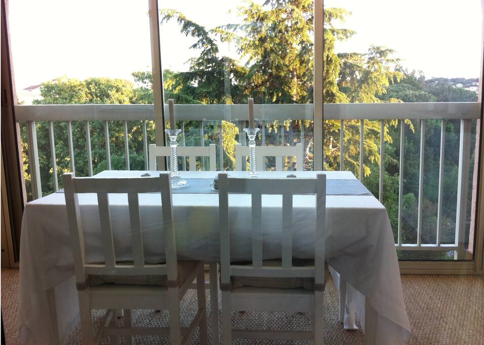 Une loggia avec vue