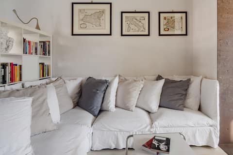 Top Airbnb: Casa Luminosa in the Old Jewish Quarter of Ortigia in Siracusa