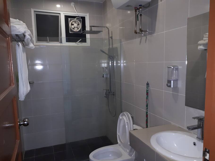Complete bathrooms with towel hangers, water heaters, mirrors and separation glass panels for shower areas