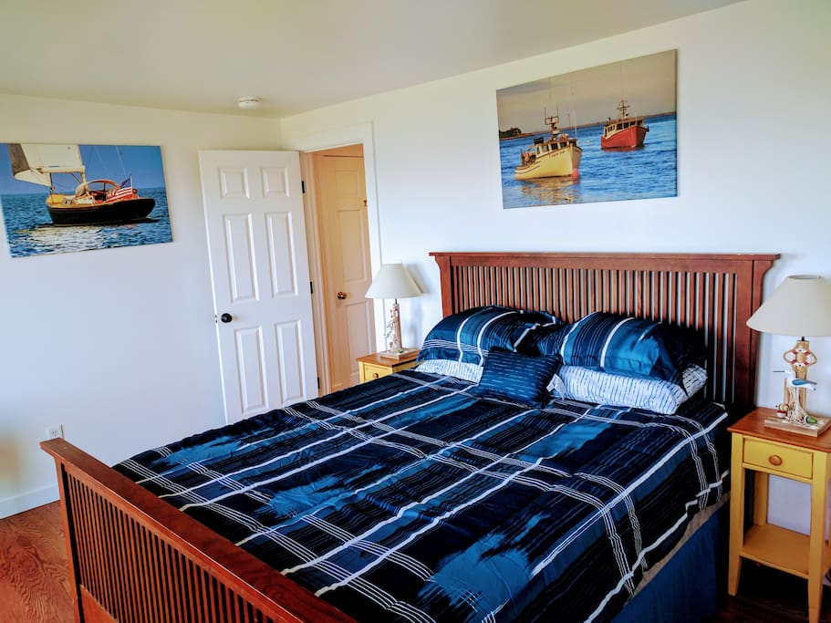 Beautiful ocean front bedroom with hardwood floors, closet, TV and wireless internet.