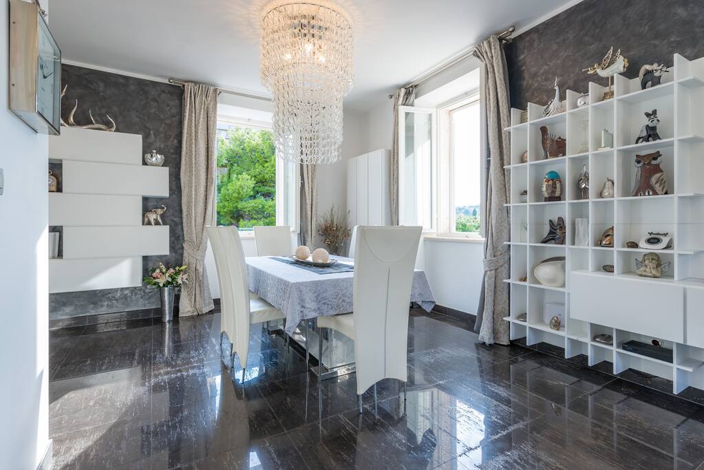 Dining/living room