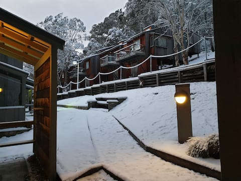Cabin21_Thredbo - amazing views of the ski runs!