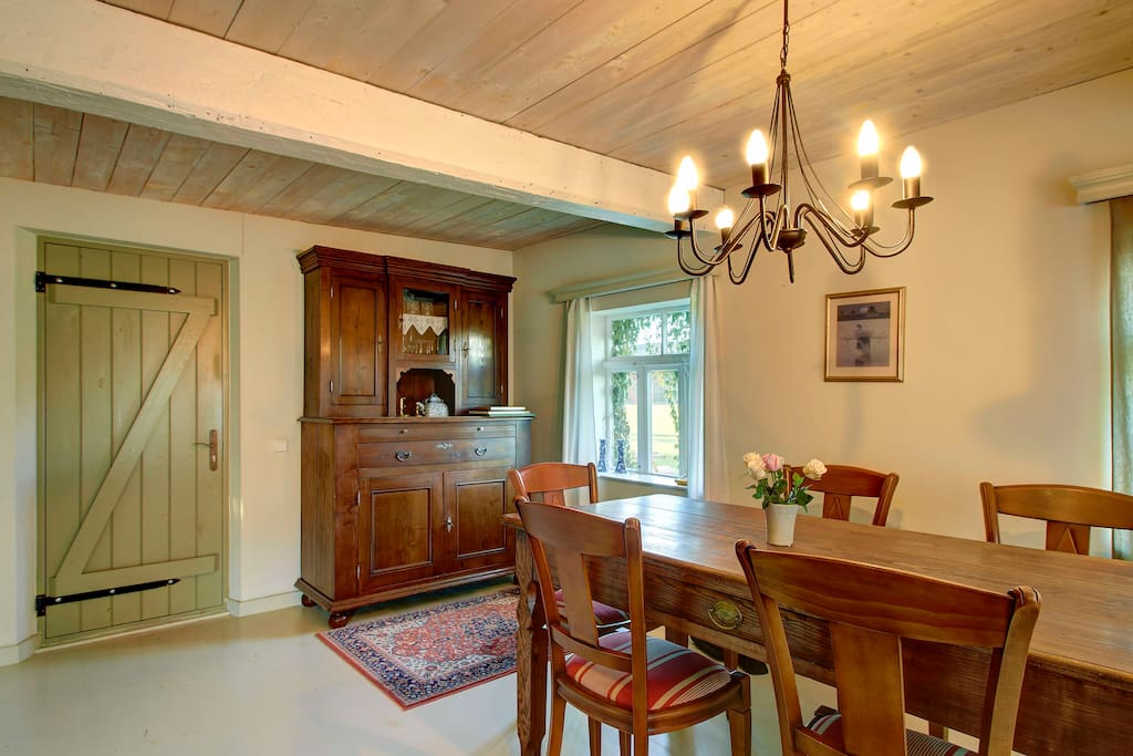 Living room with a large dining table / Svetainė ir valgomasis