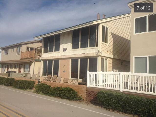 Ocean Front On Beach Sleeps 9/Patio/AC/Parking/2BA gallery image 3