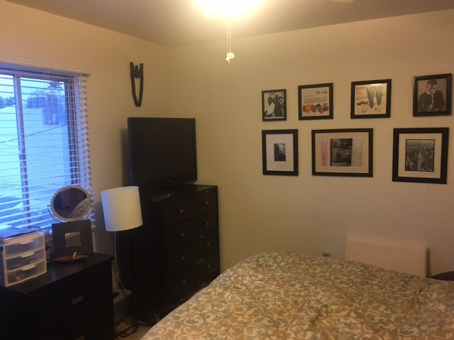 Bedroom with Queen Bed & 40" TV