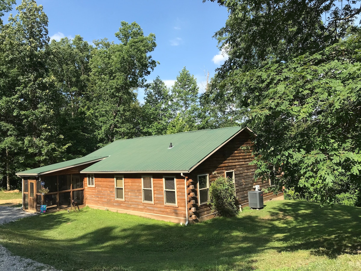 Peaceful Log Cabin in Daniel Boone Nat'l Forest Cabins for Rent in
