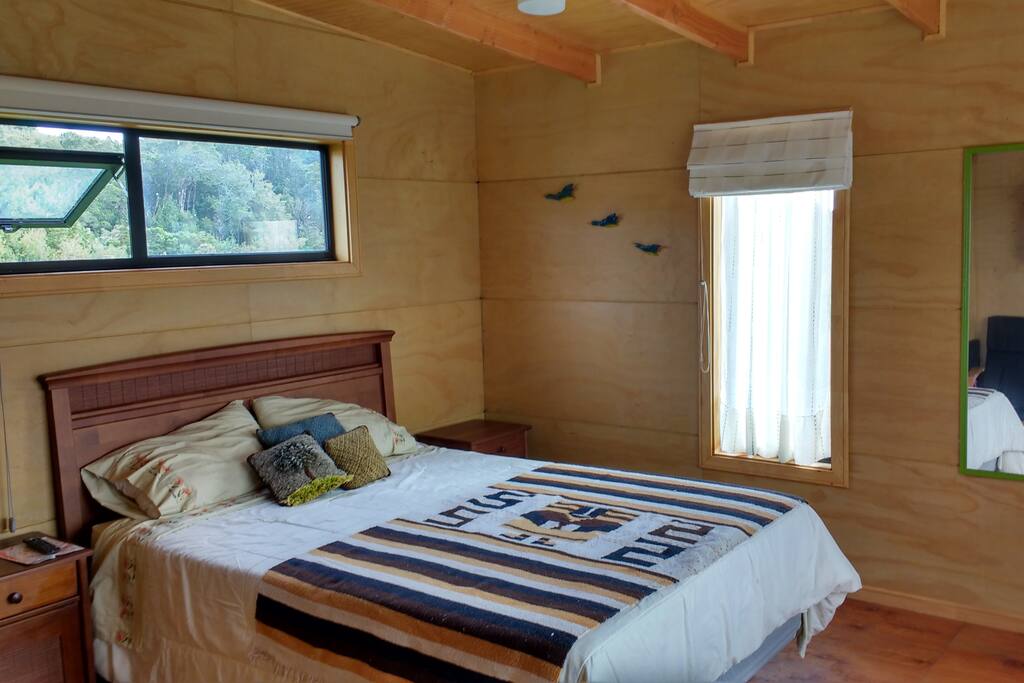 Dormitorio bien iluminado y ventilado.
Bedroom well illuminated and aired.