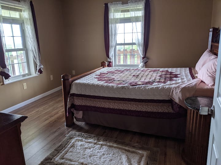 主楼层的标准双人床卧室