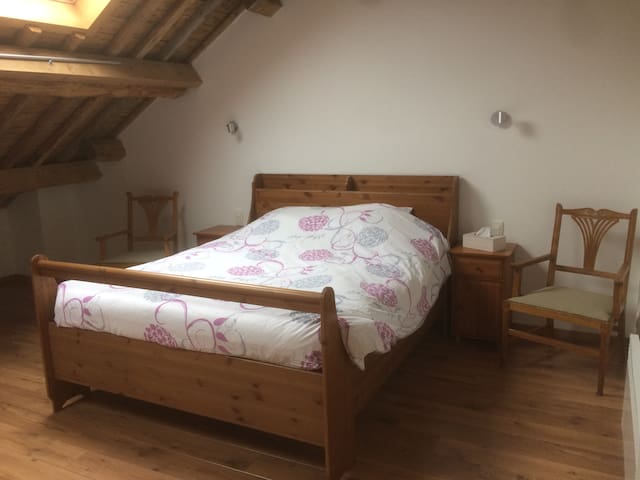 Room for 1 to 4 people