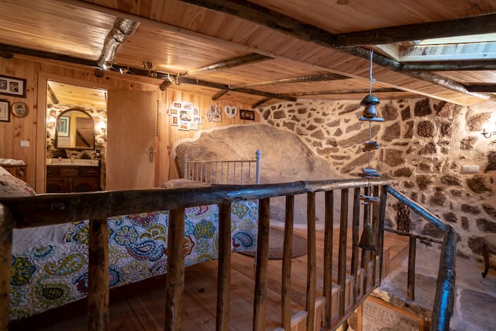 първи изглед към спалнята на нивото на стълбището