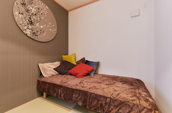 日式客房床

床100 × 200
日式床垫140 × 200
