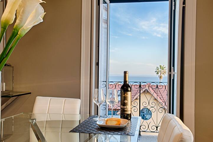 An amazing sea view apartment in Estoril gallery image 3