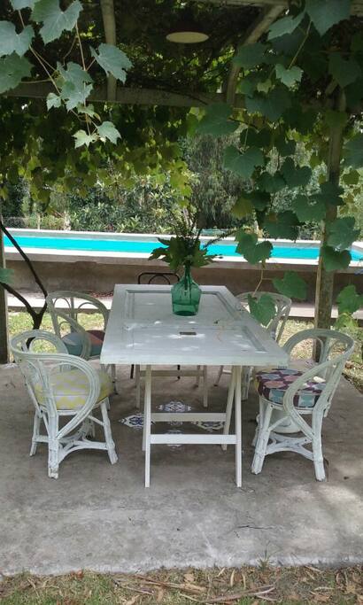 Glorieta junto a la piscina