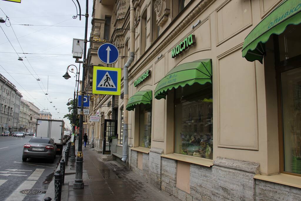 Выход из парадной