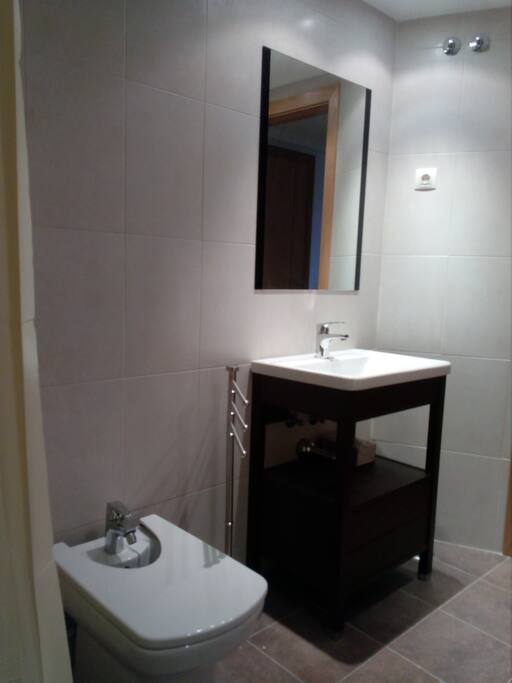 Baño totalmente equipado.