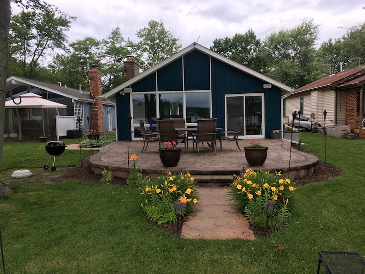 Lakefront cottage Houses for Rent in Pinckney, Michigan, United