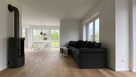Top Airbnb: For families | 500 m to the beach | Fireplace & garden in Varel